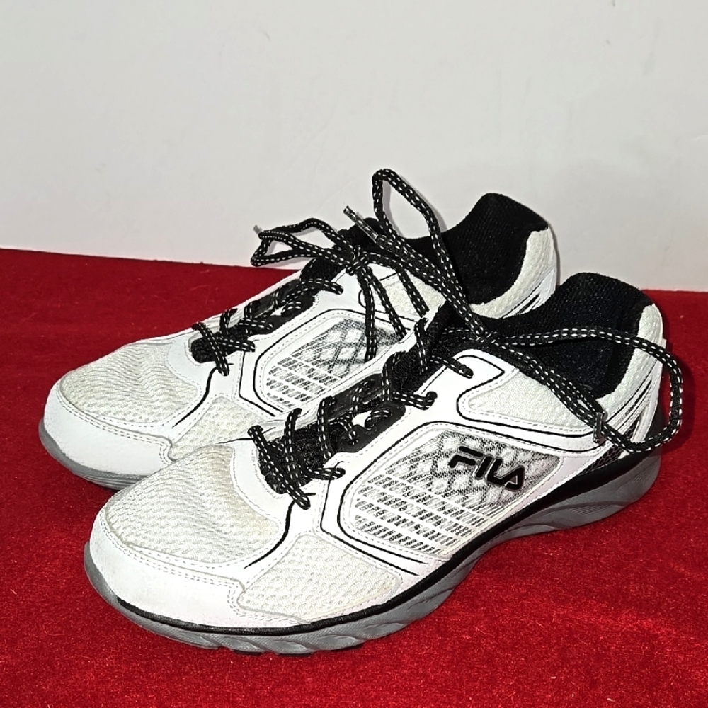 Fila Threshold White and Black Athletic Shoes Leather/Mesh Size 9 Mens